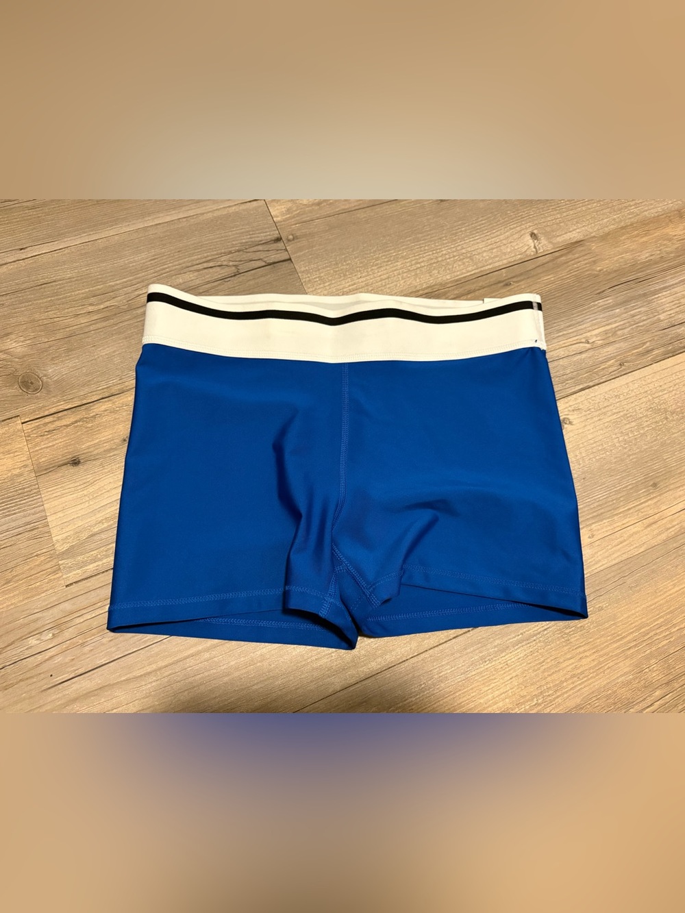 DSG mid rise compression shorts medium  new with tags